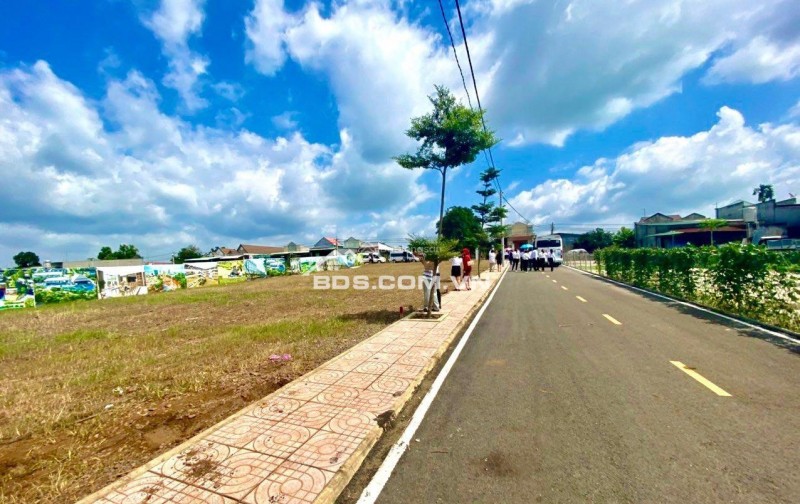 Nợ xấu ngân hàng phát mãi nhà và đất tại mặt tiền đường Lộc Bình 6, thị trấn Lộc Giang, huyện Đức Hòa, tỉnh Long An